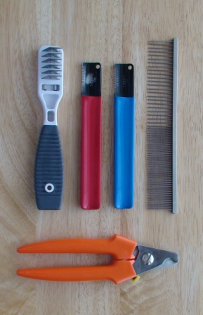 Utilisez adéquatement les couteaux à épiler nécessaires pour le toilletage par épilation de votre Airedale, Welsh et tous les chiens à poil dur